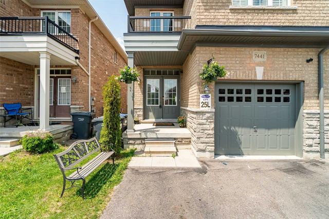 7441 Saint Barbara Blvd, House semidetached with 4 bedrooms, 4 bathrooms and 4 parking in Mississauga ON | Image 23
