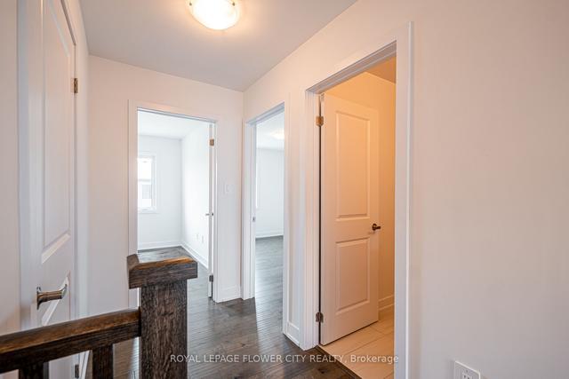 18 S Pk Ln, House attached with 3 bedrooms, 3 bathrooms and 3 parking in Barrie ON | Image 8