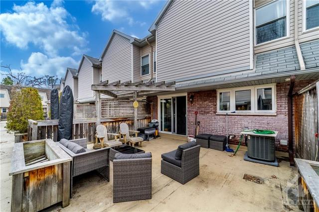 224 Monterey Dr, Townhouse with 3 bedrooms, 2 bathrooms and 1 parking in Ottawa ON | Image 29