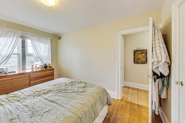 534 Maple Ave, House detached with 4 bedrooms, 2 bathrooms and 4 parking in Hamilton ON | Image 11