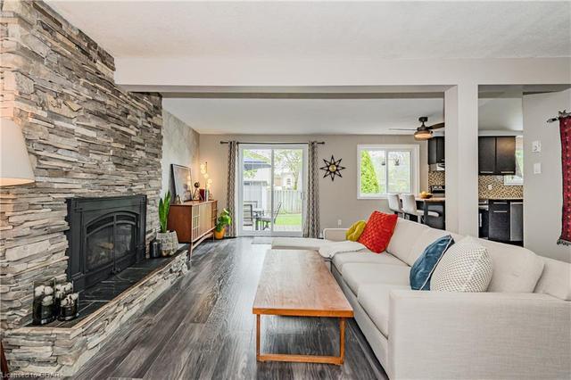 251 West Acres Dr, House detached with 3 bedrooms, 1 bathrooms and 5 parking in Guelph ON | Image 2