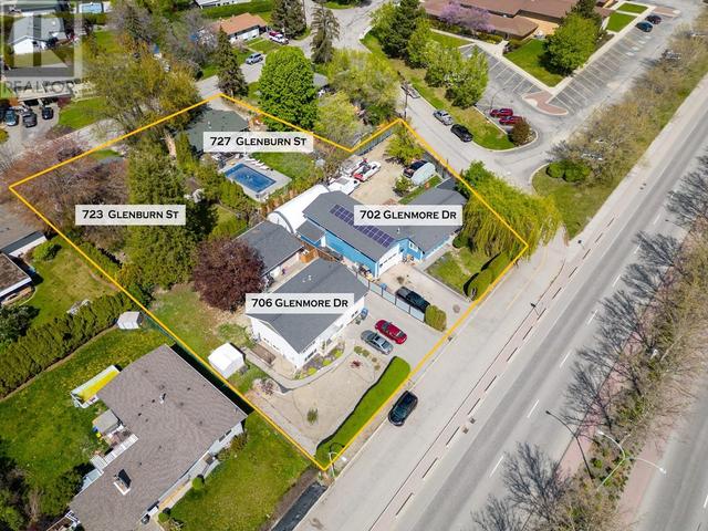727 Glenburn St, House detached with 5 bedrooms, 2 bathrooms and 6 parking in Kelowna BC | Image 2