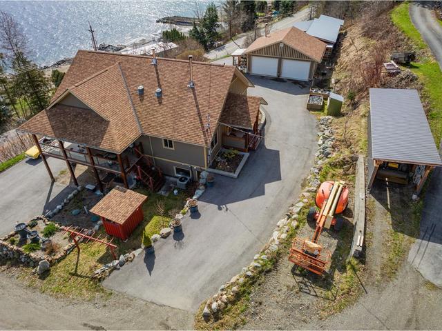 3558 Sprague St, House detached with 3 bedrooms, 4 bathrooms and null parking in Central Kootenay D BC | Image 12