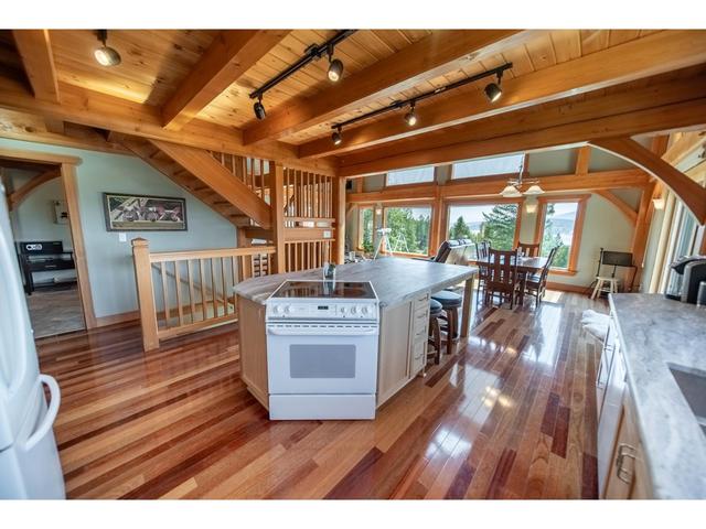 779 Sundown Lane, House detached with 3 bedrooms, 4 bathrooms and null parking in East Kootenay B BC | Image 19