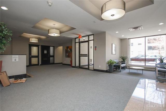 909 - 110 Forward Ave, Condo with 2 bedrooms, 1 bathrooms and 1 parking in Ottawa ON | Image 2
