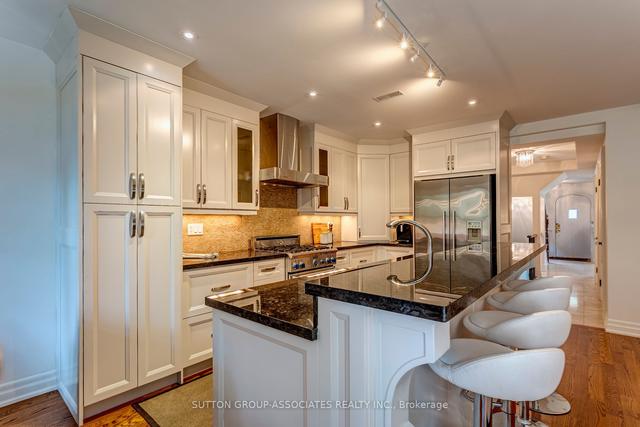 5 Bessborough Dr, House detached with 4 bedrooms, 4 bathrooms and 2 parking in Toronto ON | Image 4