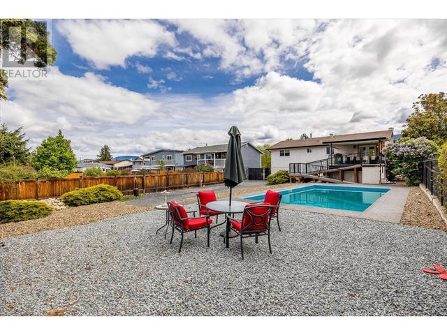 464 Mcphee St, House detached with 5 bedrooms, 2 bathrooms and 6 parking in Kelowna BC | Image 32