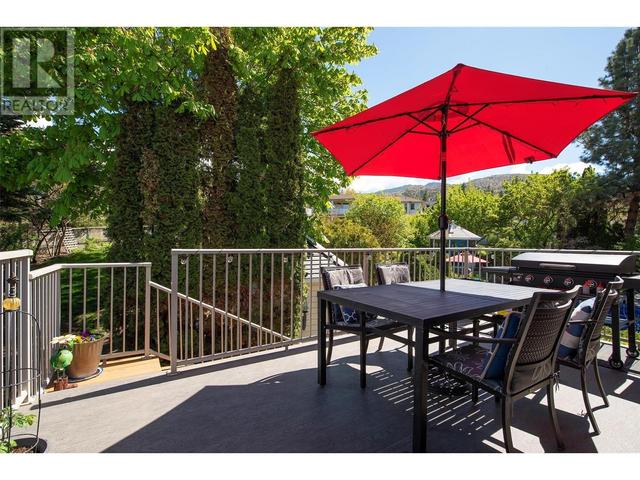 291 Sandpiper Crt, House detached with 5 bedrooms, 3 bathrooms and 6 parking in Kelowna BC | Image 10