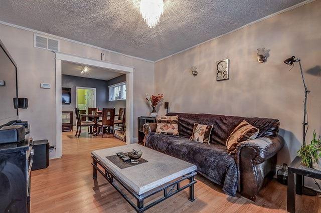 139 Beechwood Ave, House detached with 3 bedrooms, 2 bathrooms and 3 parking in Hamilton ON | Image 2