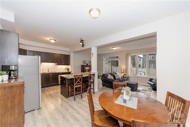 113 Pictou Cres, Townhouse with 3 bedrooms, 3 bathrooms and 3 parking in Ottawa ON | Image 6