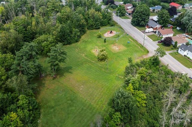 Extremely quiet neighbourhood, and only steps away from the brand new Caruso Park (now one of the most exciting play structures in all of Arnprior) | Image 18