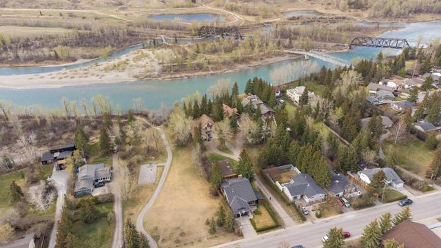 8132 48 Ave Nw, House detached with 3 bedrooms, 3 bathrooms and 2 parking in Calgary AB | Image 12