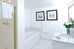 PH01 - 28 Hollywood Ave, Condo with 2 bedrooms, 2 bathrooms and 1 parking in Toronto ON | Image 3