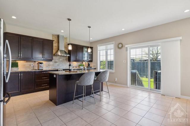 128 Culloden Cres, House detached with 4 bedrooms, 4 bathrooms and 6 parking in Ottawa ON | Image 8