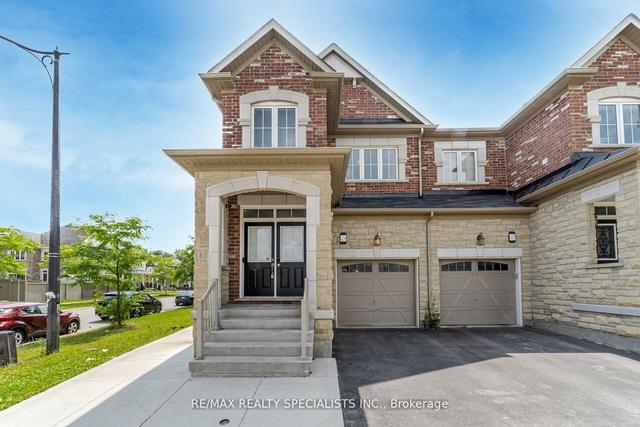 426 Queen Mary Dr, House semidetached with 4 bedrooms, 4 bathrooms and 3 parking in Brampton ON | Image 1