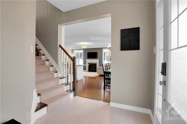 332 Meadowbreeze Dr, House detached with 3 bedrooms, 3 bathrooms and 5 parking in Ottawa ON | Image 6