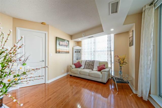 911 - 1 Elm Dr, Condo with 2 bedrooms, 2 bathrooms and 1 parking in Mississauga ON | Image 3
