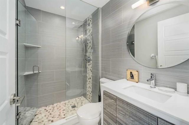 1002 - 28 Linden St, Condo with 2 bedrooms, 2 bathrooms and 1 parking in Toronto ON | Image 6