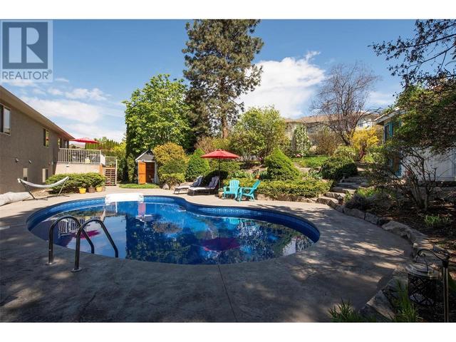 291 Sandpiper Crt, House detached with 5 bedrooms, 3 bathrooms and 6 parking in Kelowna BC | Image 4