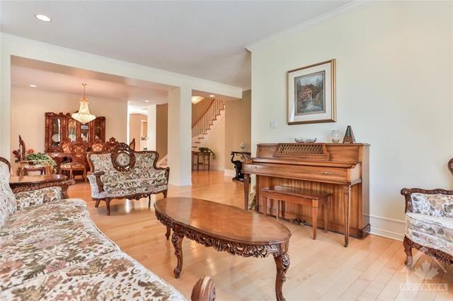 2137 Valenceville Crescent, House detached with 4 bedrooms, 4 bathrooms and 4 parking in Ottawa ON | Image 8