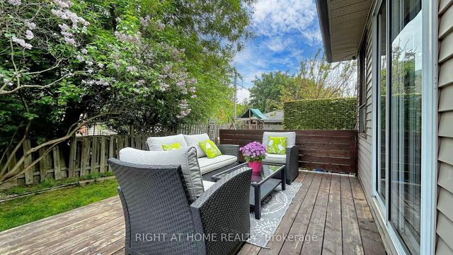 121 Frankdale Ave, House detached with 3 bedrooms, 2 bathrooms and 2 parking in Toronto ON | Image 22