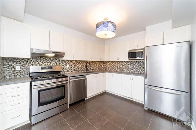 865 Ashenvale Way, Townhouse with 3 bedrooms, 3 bathrooms and 3 parking in Ottawa ON | Image 6