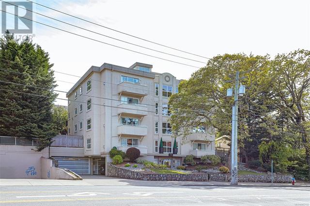 303 - 1361 Hillside Ave, Condo with 2 bedrooms, 3 bathrooms and 1 parking in Victoria BC | Image 1
