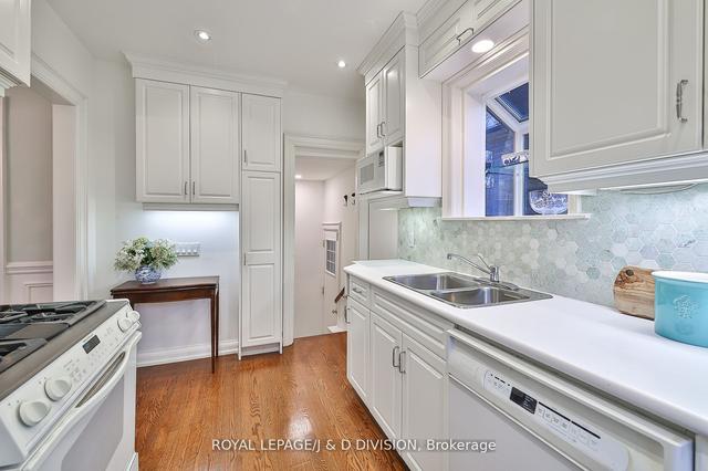 1 Chudleigh Ave, House detached with 3 bedrooms, 2 bathrooms and 2 parking in Toronto ON | Image 8