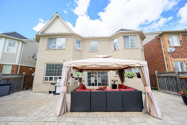 910 Cousens Terr, House detached with 4 bedrooms, 3 bathrooms and 6 parking in Milton ON | Image 30