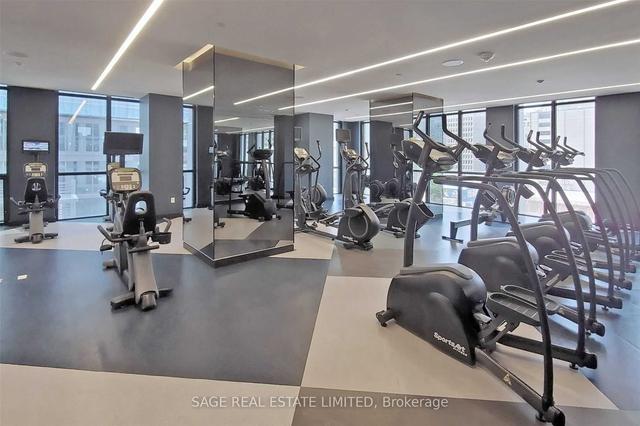 1605 - 1 Yorkville Ave, Condo with 3 bedrooms, 2 bathrooms and 0 parking in Toronto ON | Image 5
