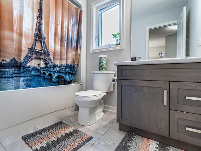 9561 Tallgrass Ave, House semidetached with 3 bedrooms, 3 bathrooms and 3 parking in Niagara Falls ON | Image 4