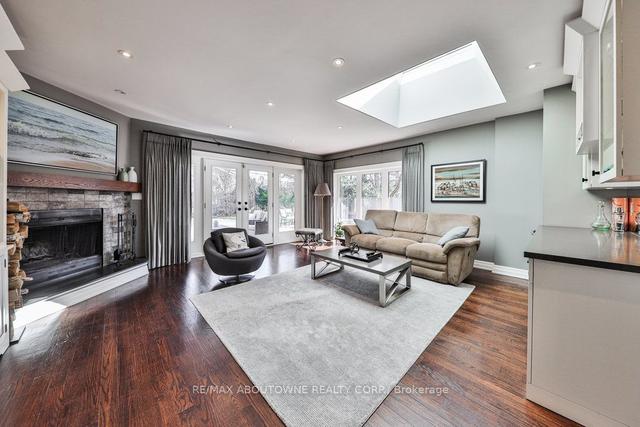 2100 Gatestone Ave, House detached with 3 bedrooms, 4 bathrooms and 6 parking in Oakville ON | Image 10