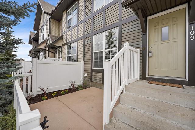 109 New Brighton Villas Se, Home with 3 bedrooms, 2 bathrooms and 2 parking in Calgary AB | Image 2
