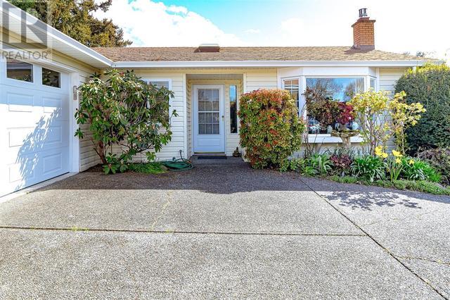 10149 Turnmill Close, House detached with 3 bedrooms, 2 bathrooms and 1 parking in Sidney BC | Image 3