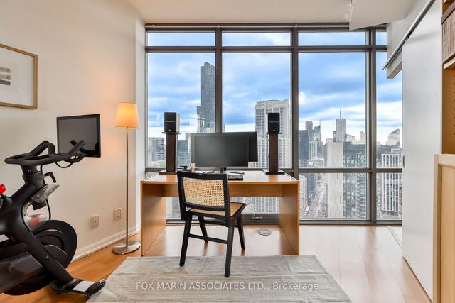 3410 - 832 Bay St, Condo with 3 bedrooms, 2 bathrooms and 1 parking in Toronto ON | Image 4