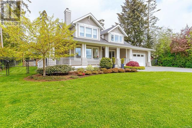 830 Clayton Rd, House detached with 4 bedrooms, 3 bathrooms and 3 parking in North Saanich BC | Image 1