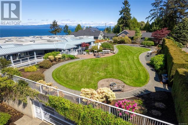 301 - 431 Crescent Rd W, Condo with 2 bedrooms, 2 bathrooms and 8 parking in Qualicum Beach BC | Image 11