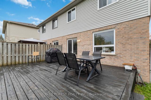 918 Shelborne St, House semidetached with 3 bedrooms, 3 bathrooms and 3 parking in London ON | Image 22