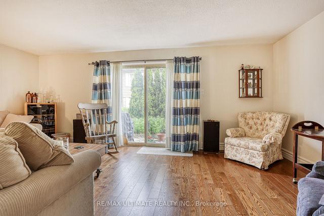 5 - 9 Palmdale Dr, Townhouse with 4 bedrooms, 2 bathrooms and 1 parking in Toronto ON | Image 4