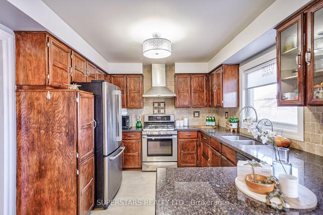 115 Keffer Cir, House detached with 4 bedrooms, 4 bathrooms and 6 parking in Newmarket ON | Image 8