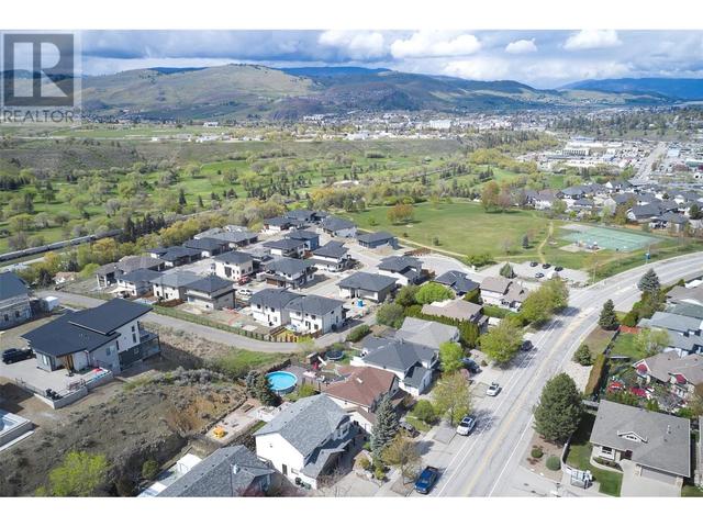 936 Middleton Way, House detached with 4 bedrooms, 3 bathrooms and 6 parking in Vernon BC | Image 10