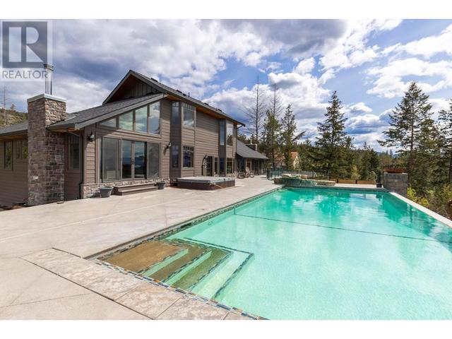 5774 Deadpine Dr, House detached with 6 bedrooms, 5 bathrooms and 3 parking in Central Okanagan BC | Image 6