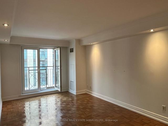409 - 1 Balmoral Ave, Condo with 1 bedrooms, 1 bathrooms and 1 parking in Toronto ON | Image 4