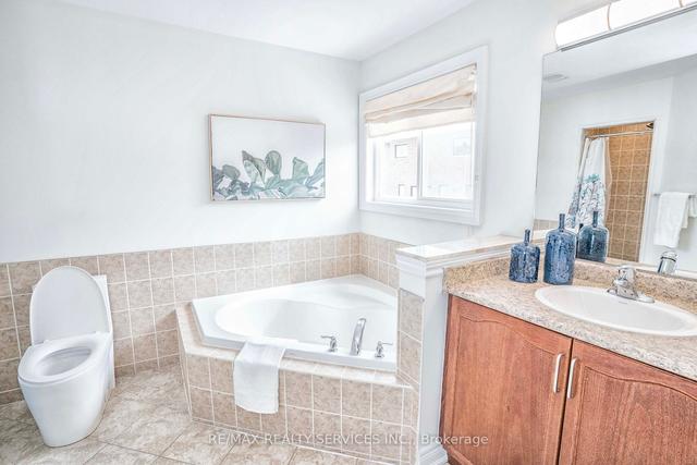 7 Maple Crown Terr, House detached with 3 bedrooms, 3 bathrooms and 4 parking in Barrie ON | Image 21