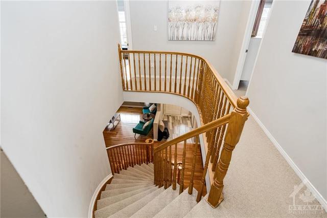 26 Greatwood Cres, House detached with 4 bedrooms, 3 bathrooms and 4 parking in Ottawa ON | Image 16