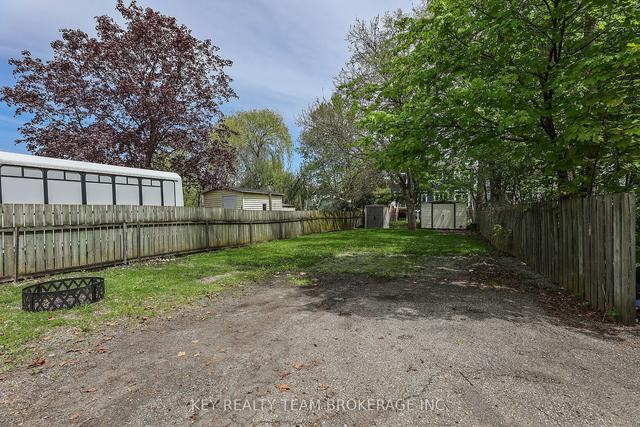 17 Churchill St, House detached with 3 bedrooms, 1 bathrooms and 3 parking in St. Catharines ON | Image 24