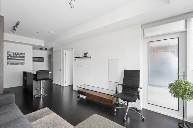 1208 - 21 Widmer St, Condo with 1 bedrooms, 1 bathrooms and 0 parking in Toronto ON | Image 3