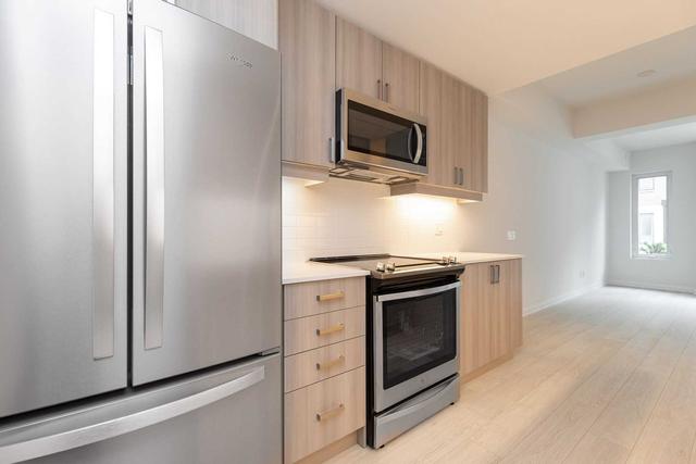 TH27 - 7895 Jane St, Condo with 3 bedrooms, 2 bathrooms and 1 parking in Vaughan ON | Image 2