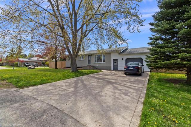 17 Conquergood Ave, House detached with 3 bedrooms, 1 bathrooms and 3 parking in Kincardine ON | Image 12