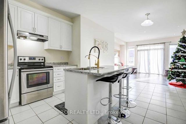 51 Ivor Cres, House attached with 3 bedrooms, 4 bathrooms and 2 parking in Brampton ON | Image 6